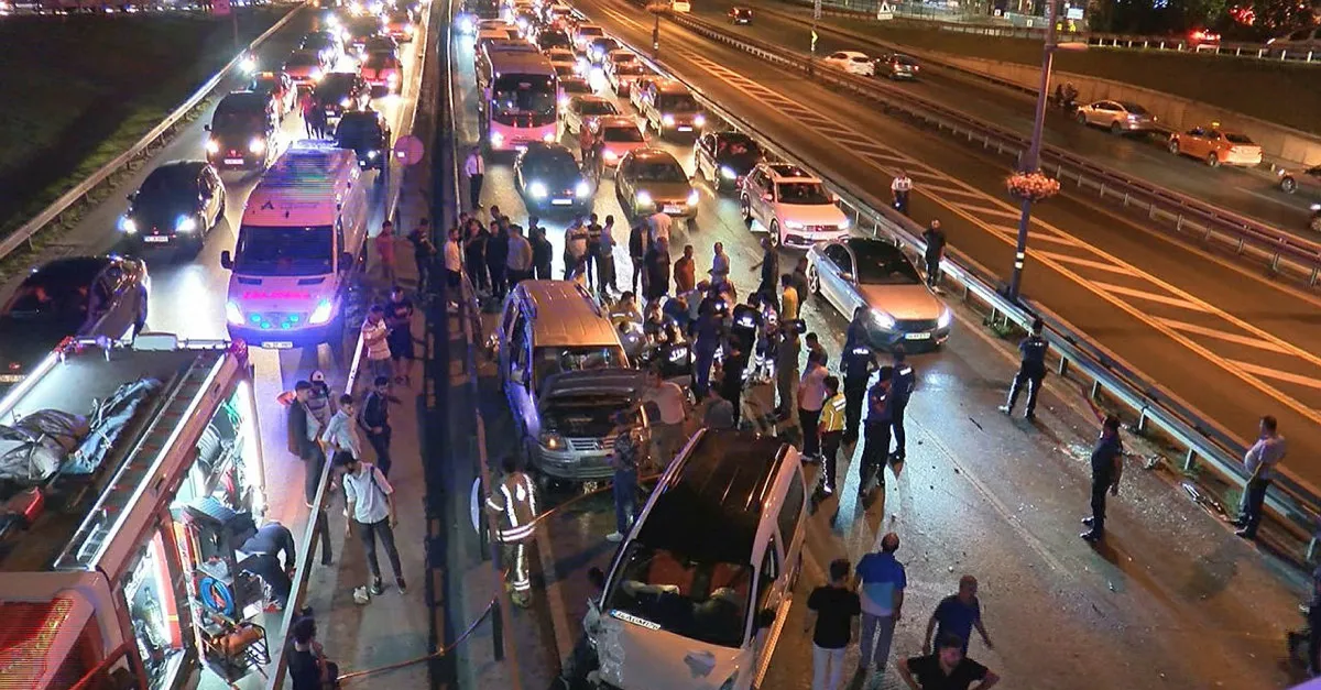 Şirinevler'de korkunç kaza! 5 araç birbirine girdi: 1 ölü, 3 yaralı