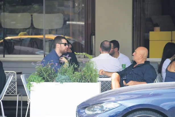 1660594572212.jpg Yasemin Özilhan boşanma iddialarına noktayı koydu! İzzet Özilhan'ın...-8