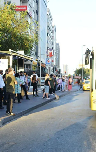 SON DAKİKA! Yeni dönem başladı! Normalleşmenin ilk gününde toplu taşımada yoğunluk