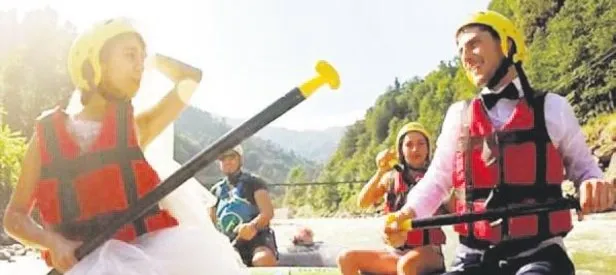 Rafting botunda heyecan dolu nikah