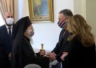 ABD Dışişleri Bakanı Mike Pompeo ve Fener Rum Patriği Bartholomeos koronaya rağmen tokalaştı