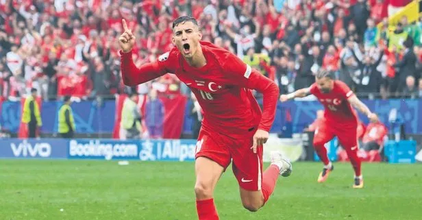 Mert Müldür’ü Ajax izliyor