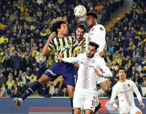 fenerbahce-evinde-hataysporu-4-golle-gecerek-liderlik-koltugunu-geri-aldi-1672168994998.jpeg