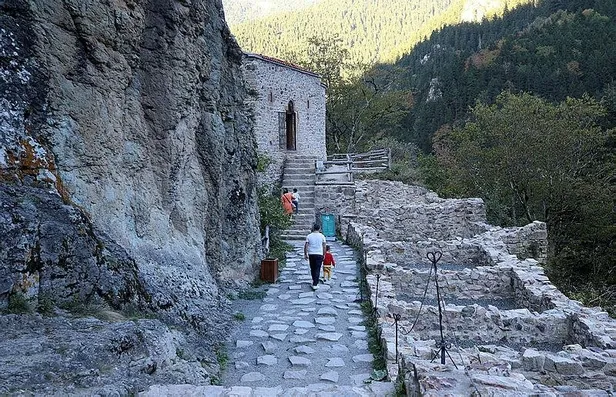 Son dakika: Sümela Manastırı iki ayda 107 bini aşkın ziyaretçiyi ağırladı-3