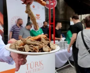 Edirne'de Türk Mutfağı Haftası kapsamında dağıtılan tava ciğer 10 dakikada bitti