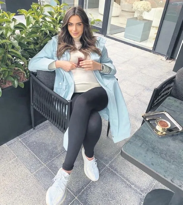 Bebek bekleyen Açalya Samyeli Danoğlu�ndan çay keyfi Takvim Bebek bekleyen Açalya Samyeli Danoğlu�ndan çay keyfi Takvim