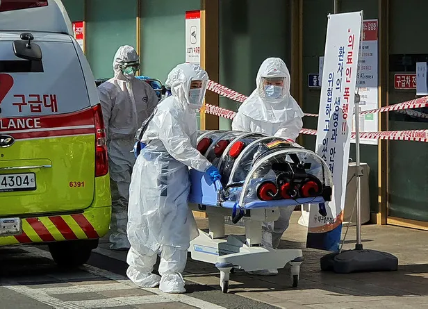 Koronavirüsle mücadele eden İngiliz doktor 4 gününü anlattı!-10