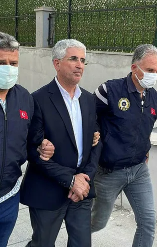 CHP'li Mersin Büyükşehir Belediyesi Başkanı Vahap Seçer ve terörden tutuklu Bedrettin Gündeş terörsevici Serdar Akinan'a para akıttı