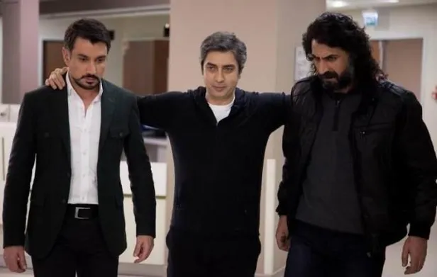 kurtlar-vadisi-ve-ezel-kiyaslamasi-bitmek-bilmiyor-iki-dizide-de-gizli-detaylar-ifsa-oldu-1697033256634.jpg Kurtlar Vadisi ve Ezel kıyaslaması bitmek bilmiyor: İki dizide de gizli detaylar ifşa oldu-6