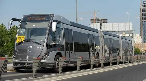 iett-araclarinin-bakiminda-sinifta-kalan-chpli-ibb-isbilmezligini-yalanlarla-perdeliyor-iste-50-metrobus-gercegi-1631738738990.jpeg