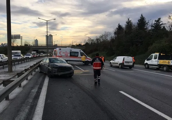 TEM Otoyolu'nda zincirleme trafik kazası: 4 yaralı-2