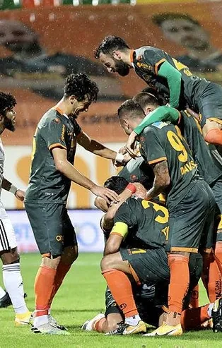 Kartal'ın Alanya'da kanadı kırık! (MS: Aytemiz Alanyaspor 2-1 Beşiktaş)