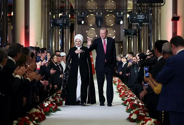 baskan-erdogan-goreve-baslama-toreninde-konustu-85-milyonu-bagrimiza-basacagiz-1685806488879.jpeg Başkan Erdoğan Göreve Başlama Töreni'nde konuştu: 85 milyonu bağrımıza basacağız-3