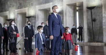 Milli Eğitim Bakanı Ziya Selçuk 23 Nisan Ulusal Egemenlik ve Çocuk Bayramı dolayısıyla çocuklarla birlikte Anıtkabirde