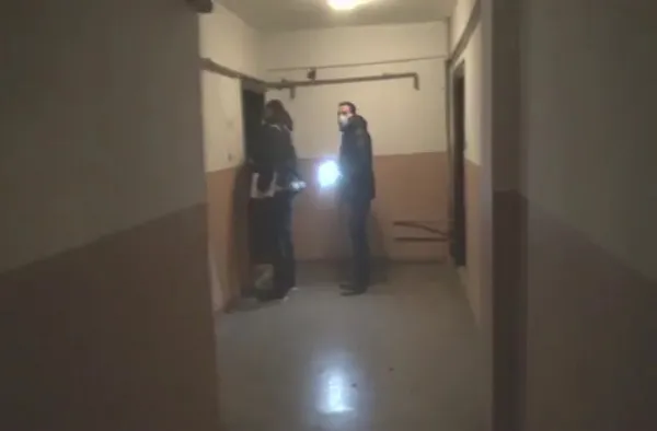 zeytinburnunda-10-dairede-83-kacak-gocmen-yakalandi-1645796588018.jpg Zeytinburnu'nda 10 dairede 83 kaçak göçmen yakalandı-3