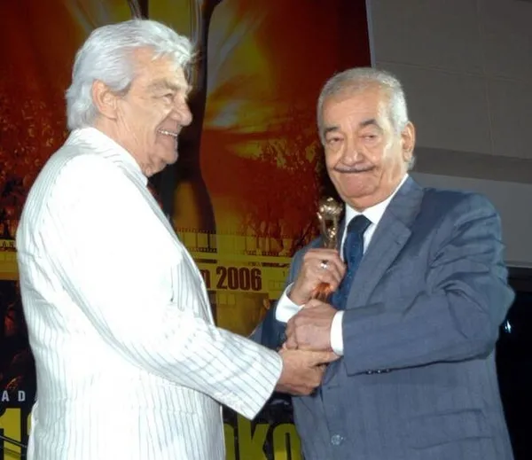 unlu-senarist-safa-onal-hayatini-kaybetti-safa-onal-kimdir-neden-oldu-1690734226018.jpeg Ünlü senarist Safa Önal 92 yaşında hayatını kaybetti! Safa Önal kimdir? Neden öldü?-6