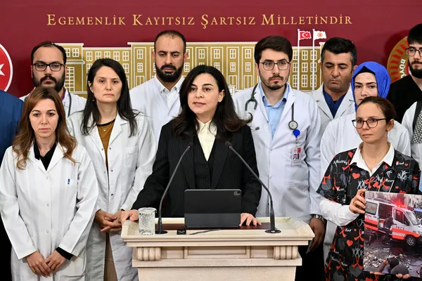 Son dakika: AK Parti İstanbul Milletvekili Müşerref Pervin Tuba Durgut'tan Filistinli doktorlara destek!-3