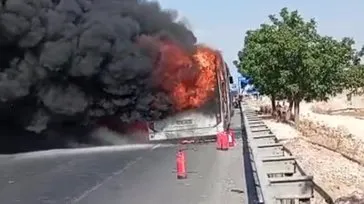 Şanlıurfa’da toplu taşıma otobüsü yandı
