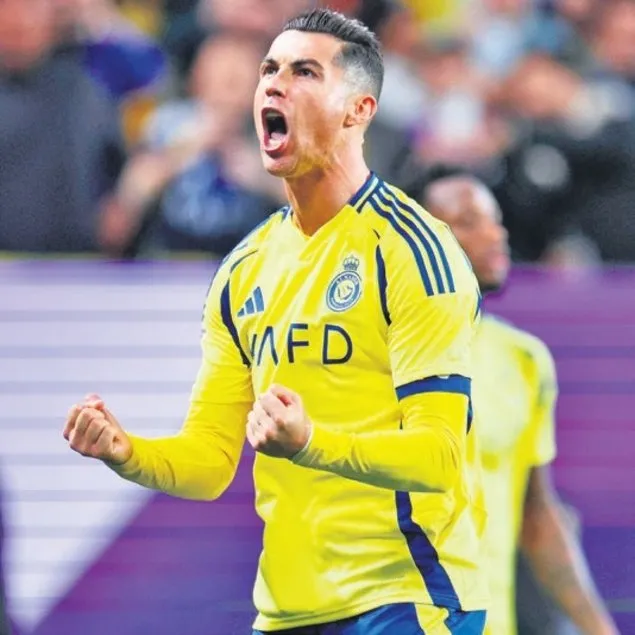 Ronaldo imzayı atıyor
