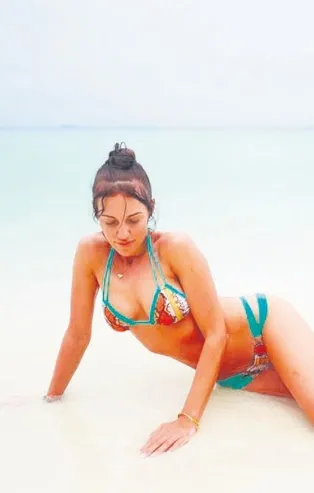 Meryem Uzerli'den Maldivler pozu