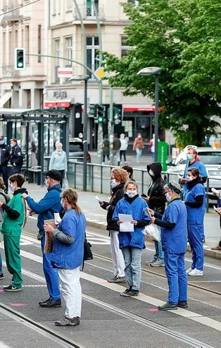 Son dakika: Almanya'dan çarpıcı koronavirüs açıklaması: Tehlike geçmedi yardımcı olun