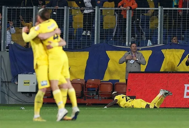 ziraat-turkiye-kupasi-ceyrek-finalinde-trabzonspor-one-gectigi-karsilasmada-ankaragucune-3-1-maglup-olarak-tur-1680650108951.jpeg Ziraat Türkiye Kupası çeyrek finalinde Trabzonspor öne geçtiği karşılaşmada Ankaragücü'ne 3-1 mağlup olarak turnuvaya veda etti-2