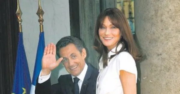 Sarkozy Boyunu Asti Takvim