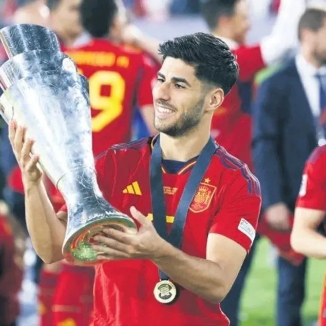 Asensio el yakıyor