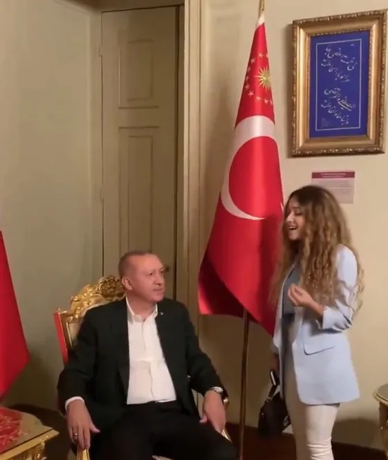 1780771825297.jpeg Şarkıcı Pınar Süer Başkan Erdoğan’a şarkı söylediği anları paylaştı: O anlar sosyal medyada büyük ilgi gördü-2