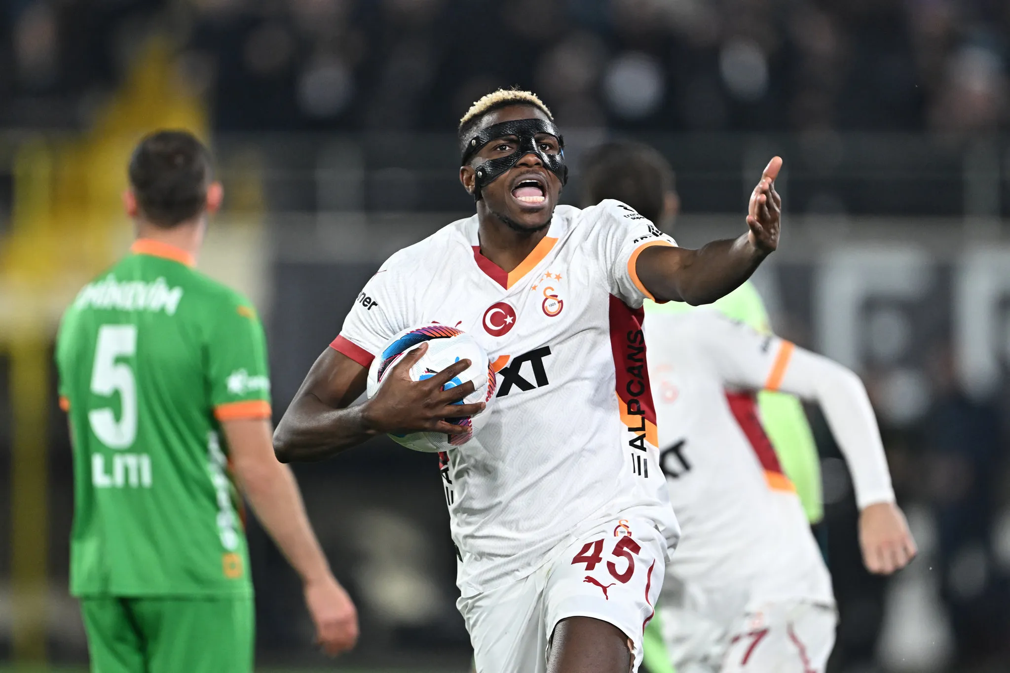 Galatasaray'da Osimhen'den şoke eden talep! - 1