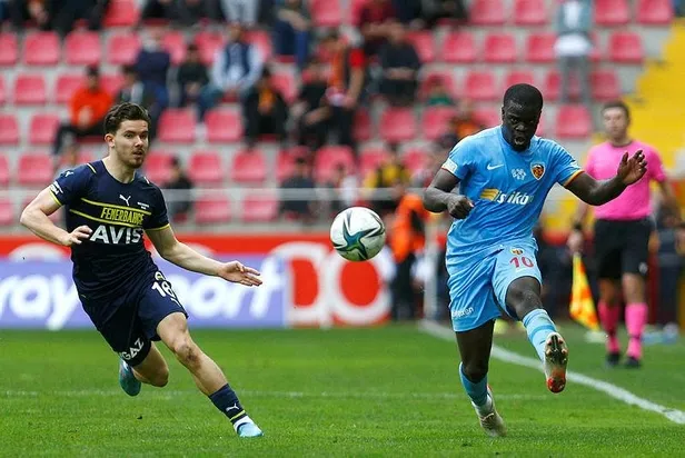 fenerbahce-kayseride-gol-olup-yagdi-deplasmanda-4-gollu-galibiyet-1648937054171.jpeg Fenerbahçe Kayseri'de gol olup yağdı! Deplasmanda 4 gollü galibiyet-3