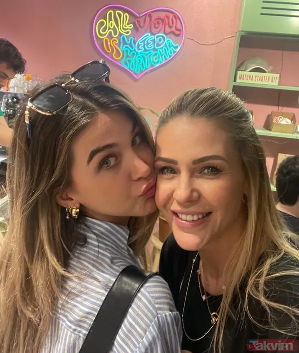 Emine Ün Ve Kızı Duru