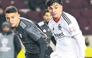 Karabağ devleri yıktı! Eintracht Frankfurtu evine gömdü