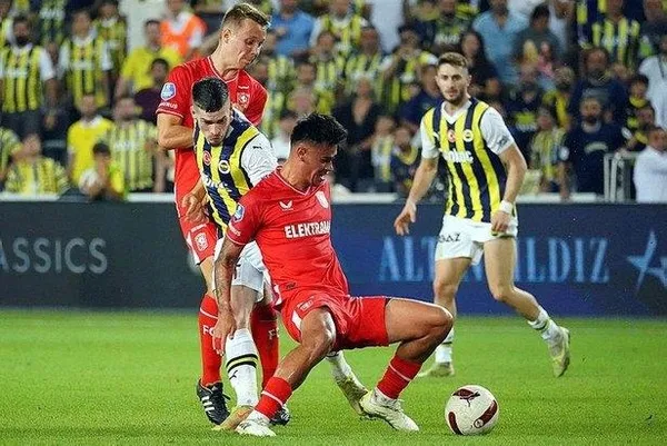 kadikoyde-gol-yagmuru-fenerbahce-hollanda-temsilcisi-twenteyi-5-1-maglup-etti-1692915308312.jpeg