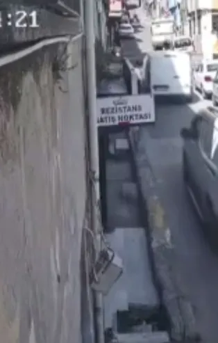 Şişli'de film gibi kovalamaca! Aracını bıraktı yaya olarak kaçtı