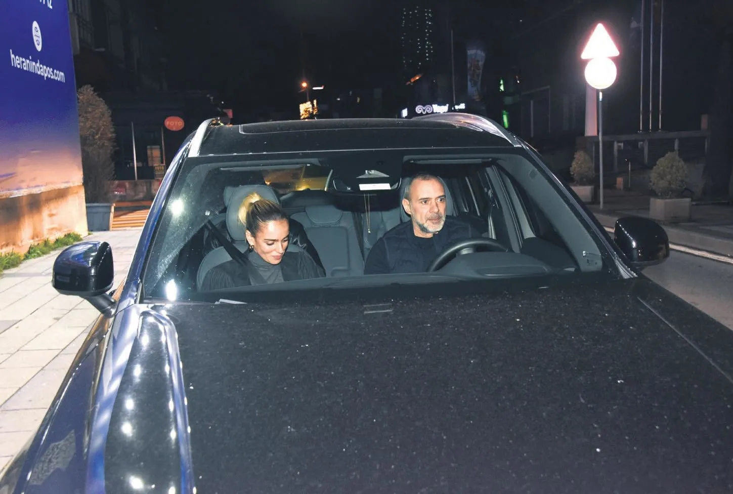 Yeni aşkıyla yakalandı!