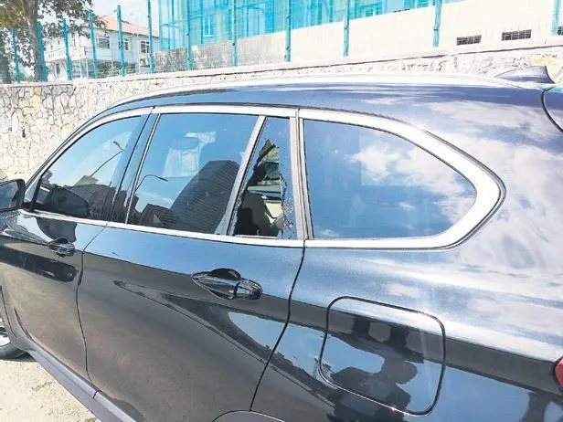 Lüks otomobilde intihar etmek isteyen kadın son anda kurtarıldı-1