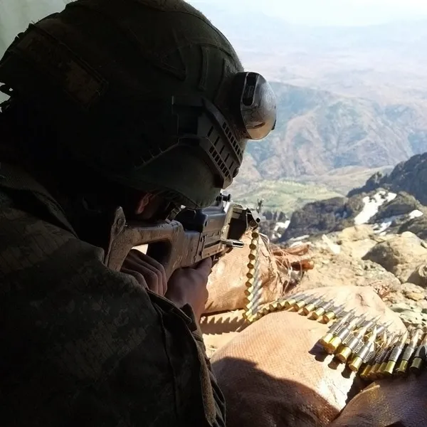 son-dakika-pence-simsek-ve-pence-yildirim-harekatlarinda-7-ay-icerisinde-toplam-831-pkkli-terorist-imha-edildi-1637396164015.jpg Son dakika! Pençe-Şimşek ve Pençe-Yıldırım harekatlarında 7 ay içerisinde toplam 831 PKK'lı terörist imha edildi-9