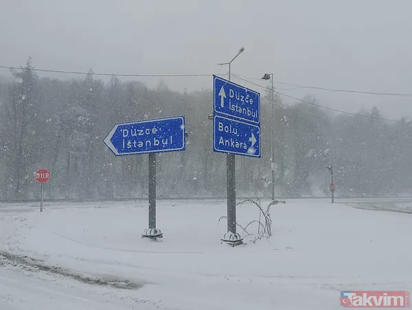 Kar Yaşamı Da Olumsuz Etkiledi. Özellikle Ulaşımda Yer Yer Aksamalar Meydana Geldi. Belediye Ekipleri Akşam Saatlerinden İtibaren Tuzlama Çalışması Yaparken,...