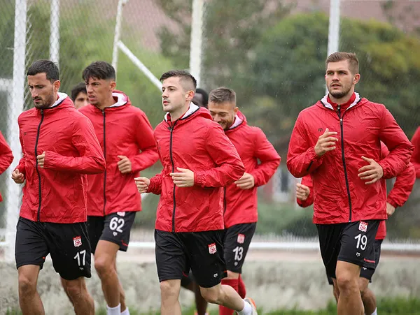 fenerbahce-o-listede-ilk-2de-super-ligde-sasirtan-istatistik-1664359688726.jpg Fenerbahçe o listede ilk 2'de! Süper Lig'de şaşırtan istatistik-3