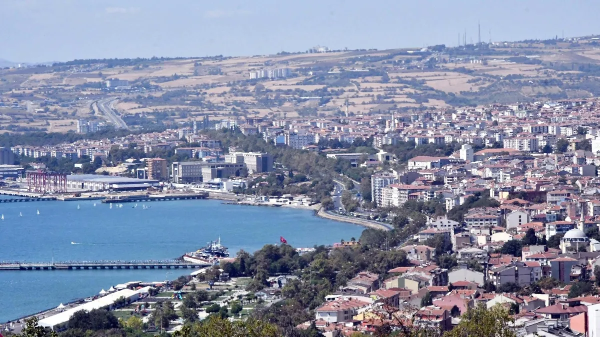Büyük İstanbul depreminde tsunami tehlikesi! Uzman isim 3 büyük çukur var dedi!