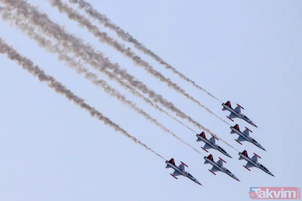 TÜRKİYE'NİN KÜLTÜREL ZENGİNLİKLERİ TANITILDI Törende Efes'ten Zeugma'ya, Göbeklitepe'den Ayasofya'ya Türkiye coğrafyasında buluşan kültürel zenginliklerin...