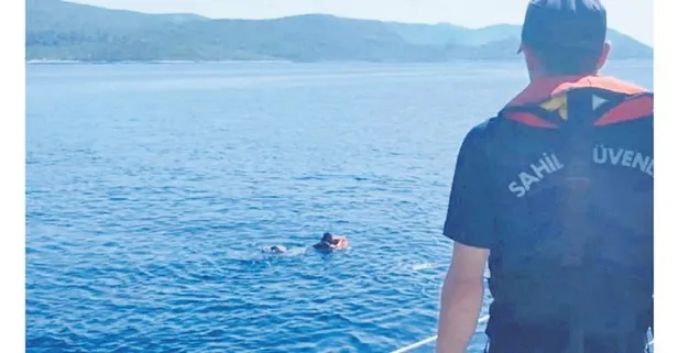 Yüzerken yakalandı!
