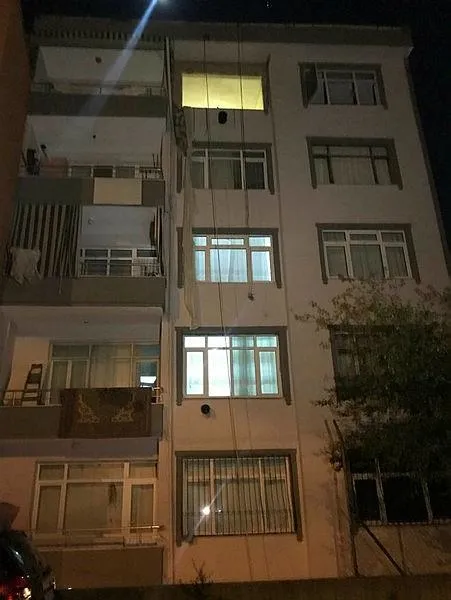 Kocaeli’nin İzmit ilçesinde doğalgaz patladı! Bütün bina sokağa döküldü-6