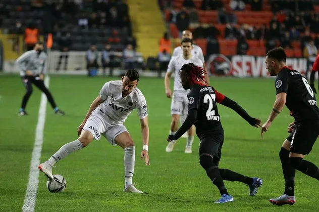 Fener yıkıldı! Gaziantep FK 3-2 Fenerbahçe | MAÇ SONUCU