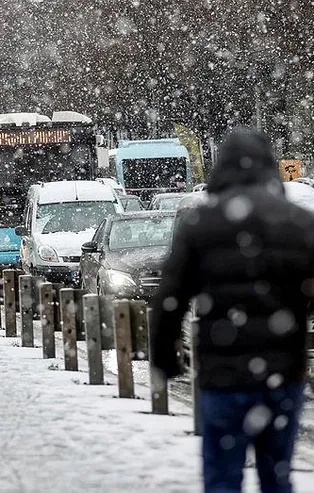 HAVA DURUMU | Meteorolojiden 6 il için yoğun kar uyarısı! İstanbul'da kar yağışı sürecek mi? İşte 26 Mart hava raporu