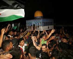 İsrail-Filistin ateşkesi sonrası sevinç! Filistinliler Mescid-i Aksaya akın etti!