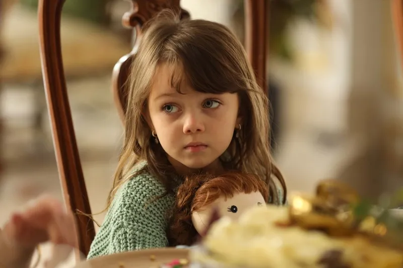 defne-yolun-sonuna-mi-geldi-aynadaki-yabanci-6-bolumden-ipuclari-1762435268702.jpg Kaynak: atv