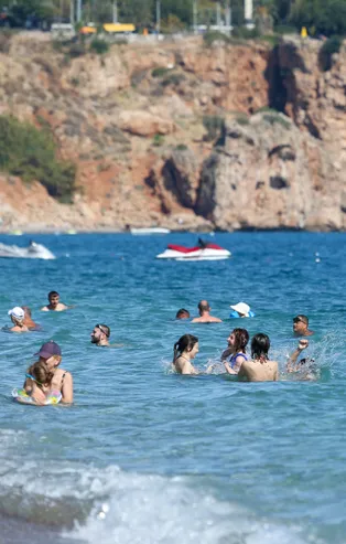 Antalya'da ekimde deniz sefası