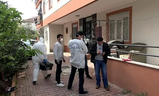 antalya-kepezde-sevgilisini-rahatsiz-eden-arkadasini-ensesinden-vurdu-1586013457941.jpeg Antalya Kepez'de sevgilisini rahatsız eden arkadaşını ensesinden vurdu!-2